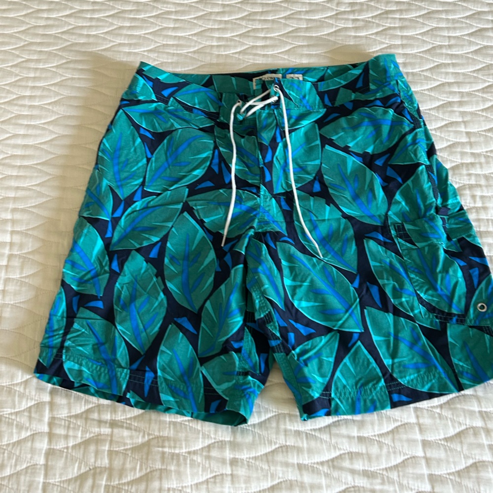 J Crew men’s Hawaiian swim trunks.  Mesh lined.  Size 33.
